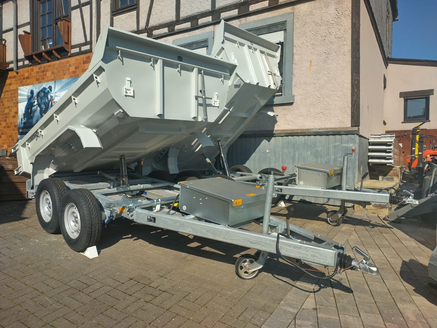 Muldy 3500 Cargo PLUS – elektrohydraulischer Kippanhänger, Ausstellung