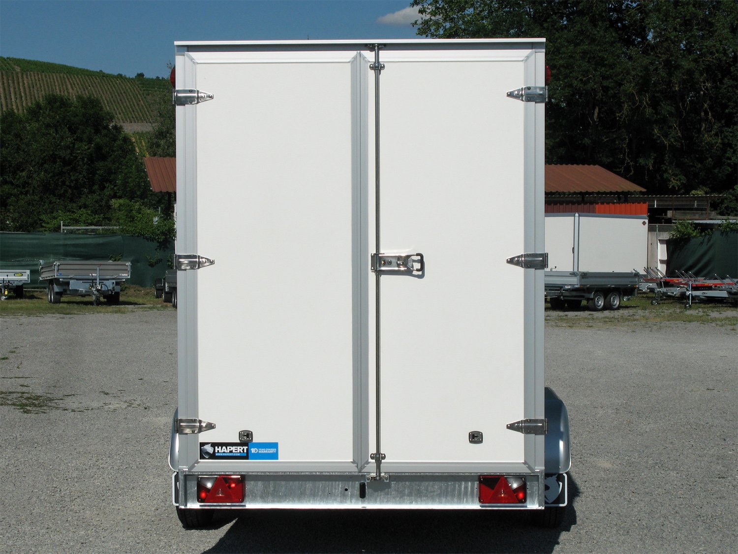 Hapert Sapphire L-2 – Tieflader-Kofferanhänger 3.500 kg – Bild 4