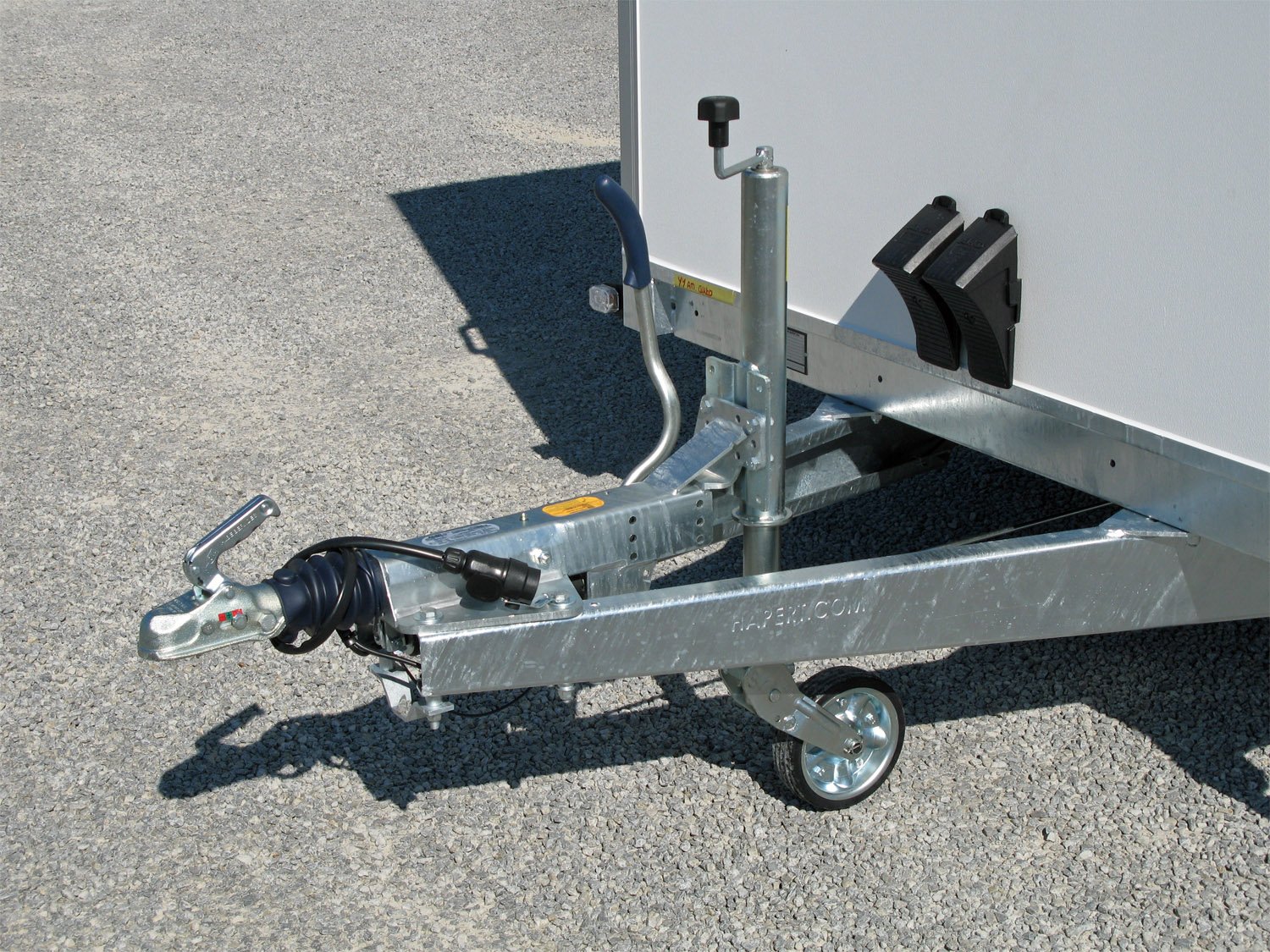 Hapert Sapphire L-2 – Tieflader-Kofferanhänger 3.500 kg – Bild 2