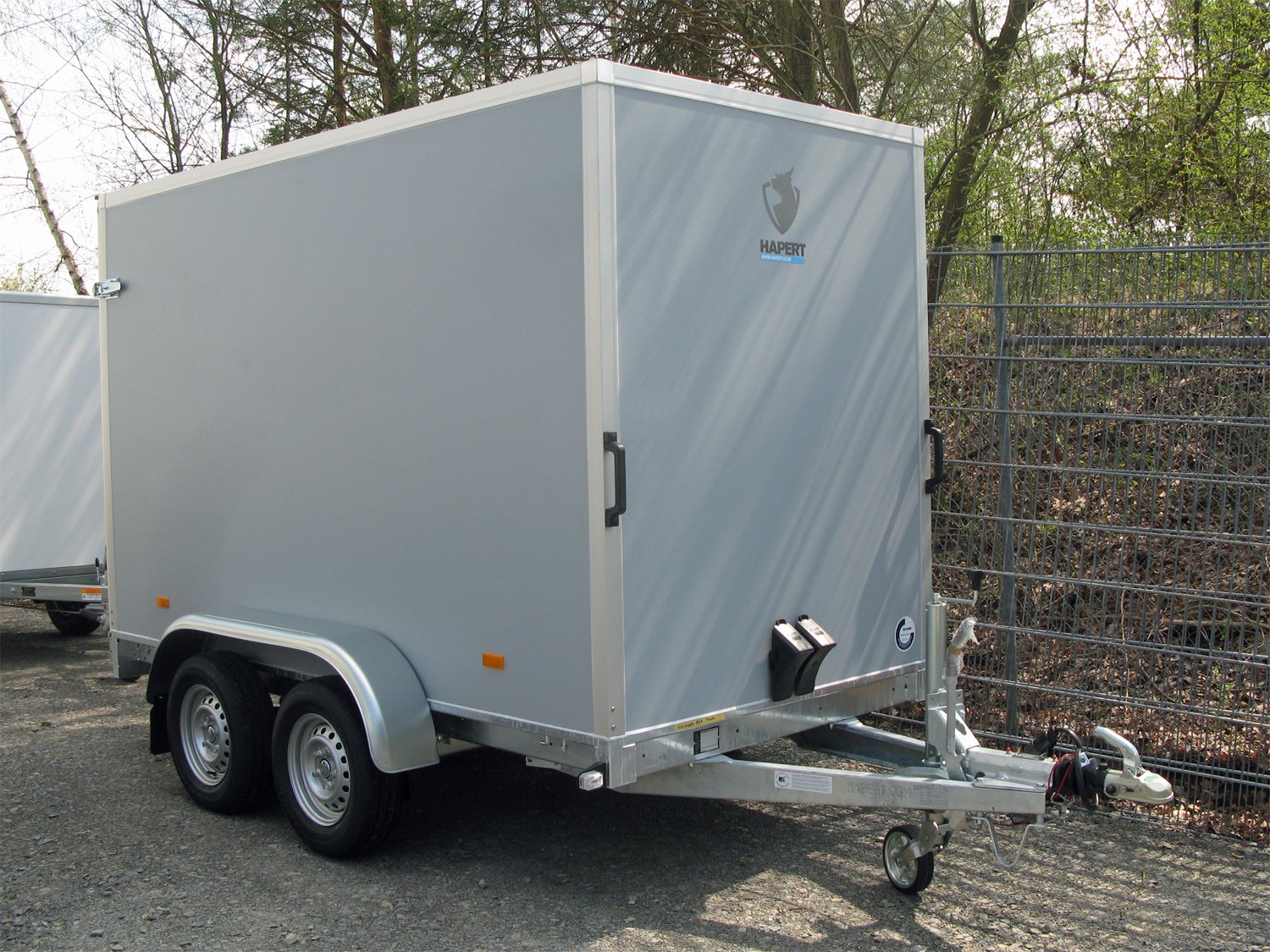 Hapert Sapphire L-2 – Tieflader-Kofferanhänger 2.000 kg