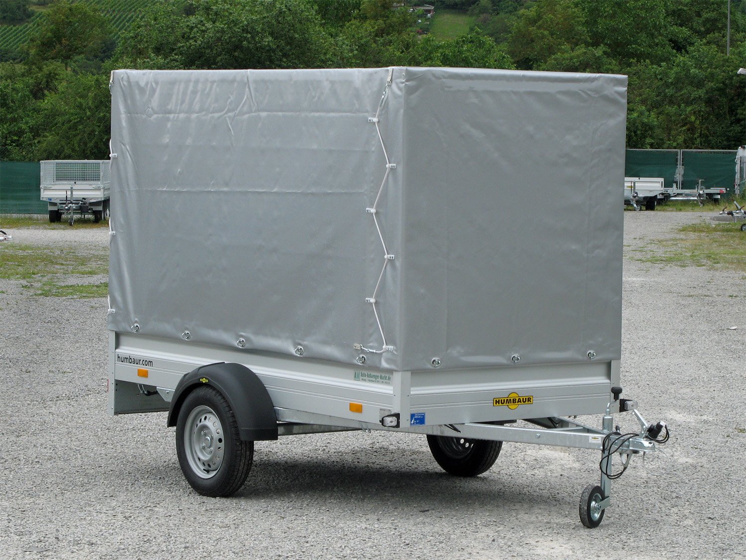 HUMBAUR HA752513 KV mit hochwertigem Planenaufbau, 1600 mm Innenhöhe