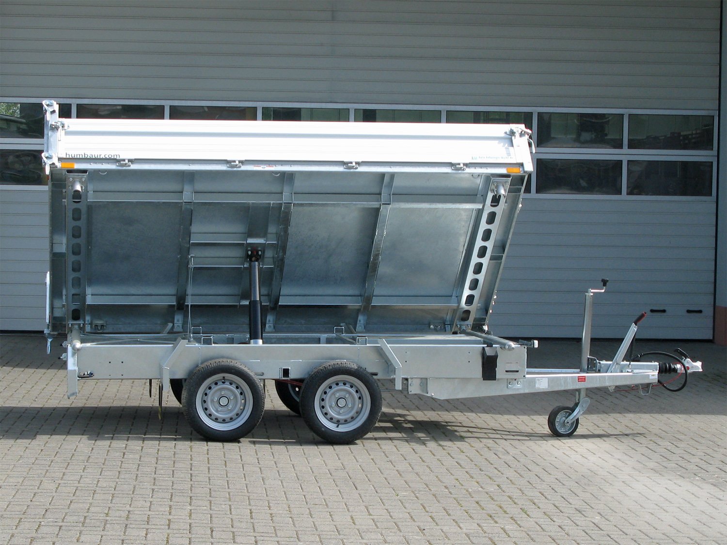 Humbaur HTK 3000.31 Alu-Kippanhänger mit elektrischer Pumpe