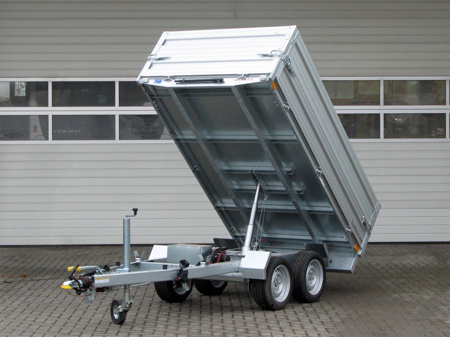 HUMBAUR HUK 272715 Anhänger mit BW-Aufsatz und E-Pumpe