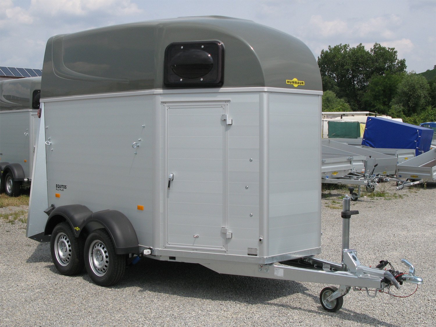 Humbaur Equitos Alu 2000 – Pferdeanhänger mit 21 mm Boden, 100 km/h